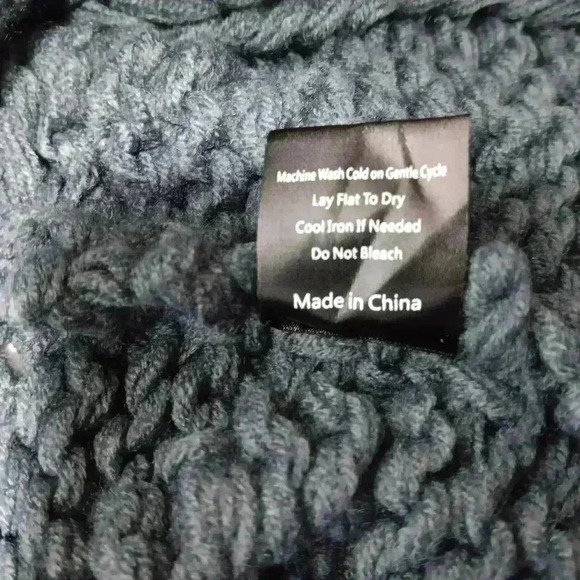 POL Chunky Cable Knit Relaxed Fit Crew neck Sweater. Ladies size S - Picture 7 of 9